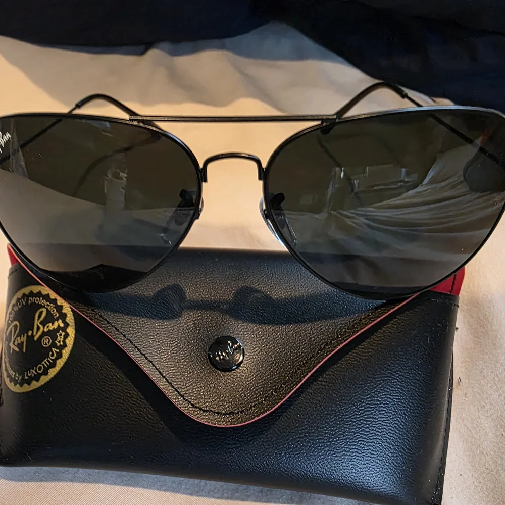 Ray-Ban Black Aviator Sunglasses